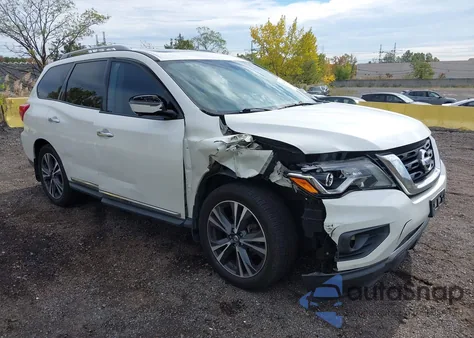 2017 Nissan Pathfinder Platinum/S/Sl/Sv z USA, uszkodzony, nr VIN 5N1DR2MM2HC646386